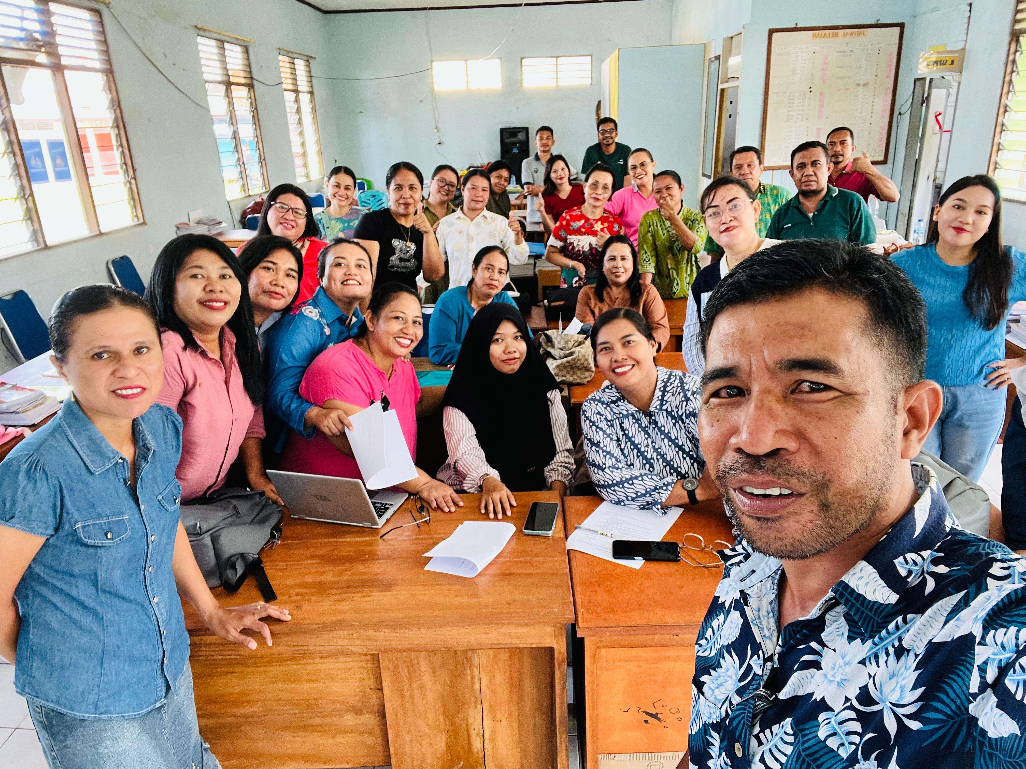 ULANG TAHUN KEPALA SMP NEGERI 1 HALMAHERA UTARA